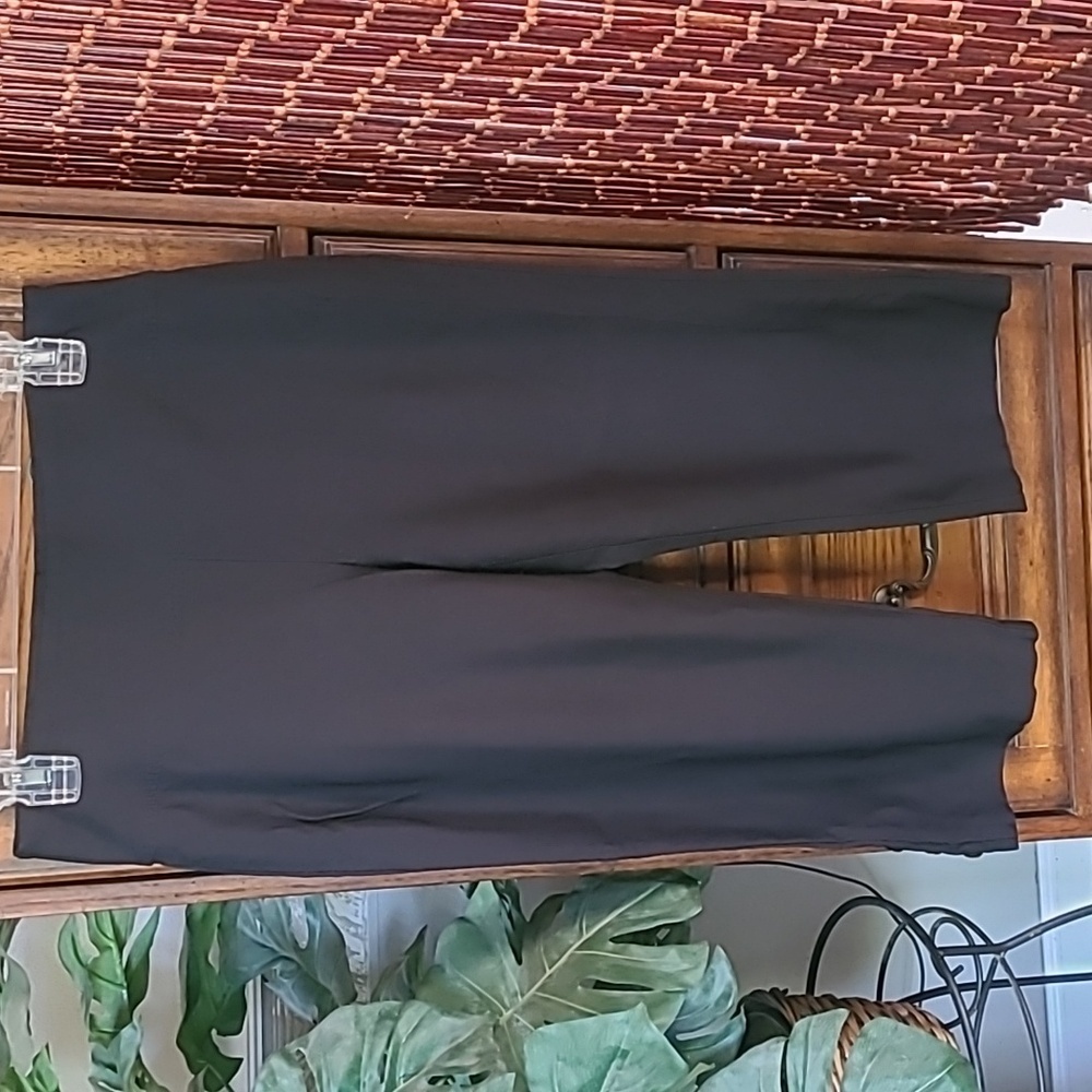 Tribal Pull on Capri Size 8